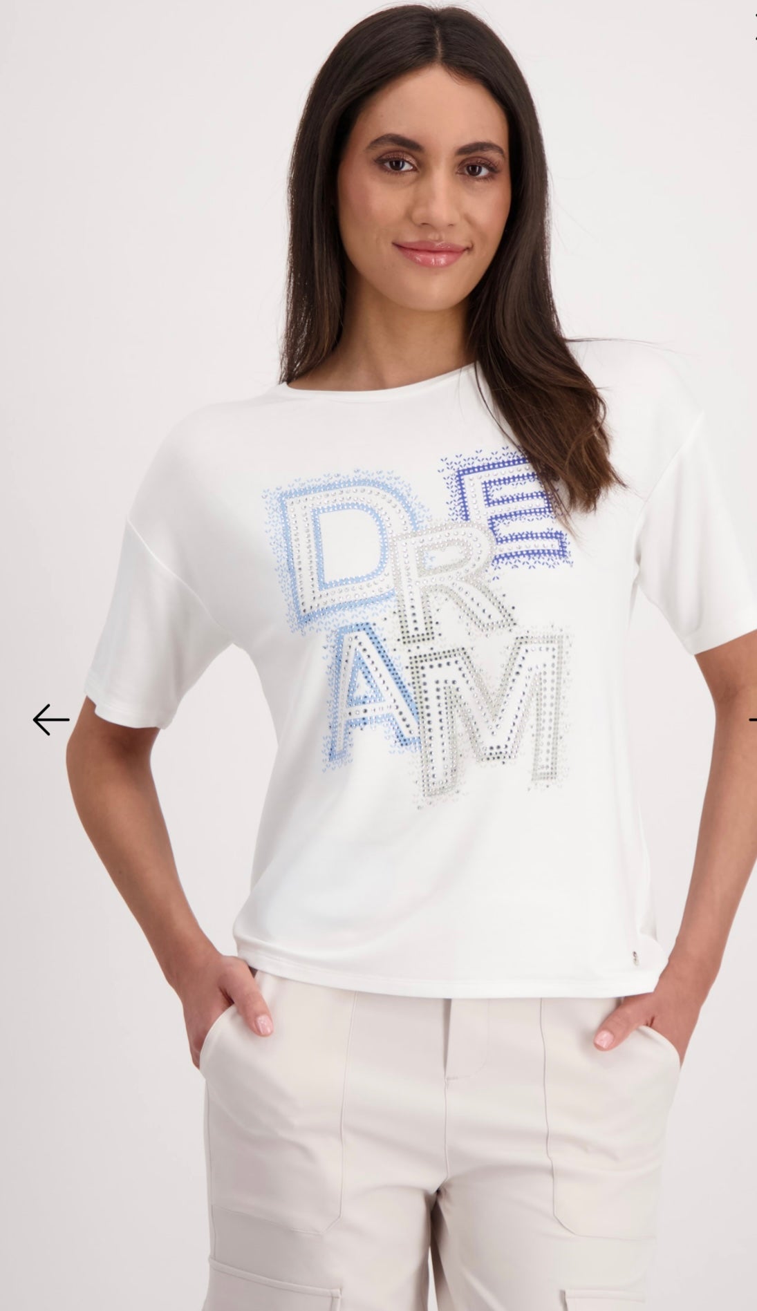 T-SHIRT WITH SCRIPT
COLOR: Off-white