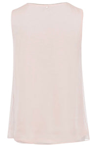 Top with decorative chain in powder