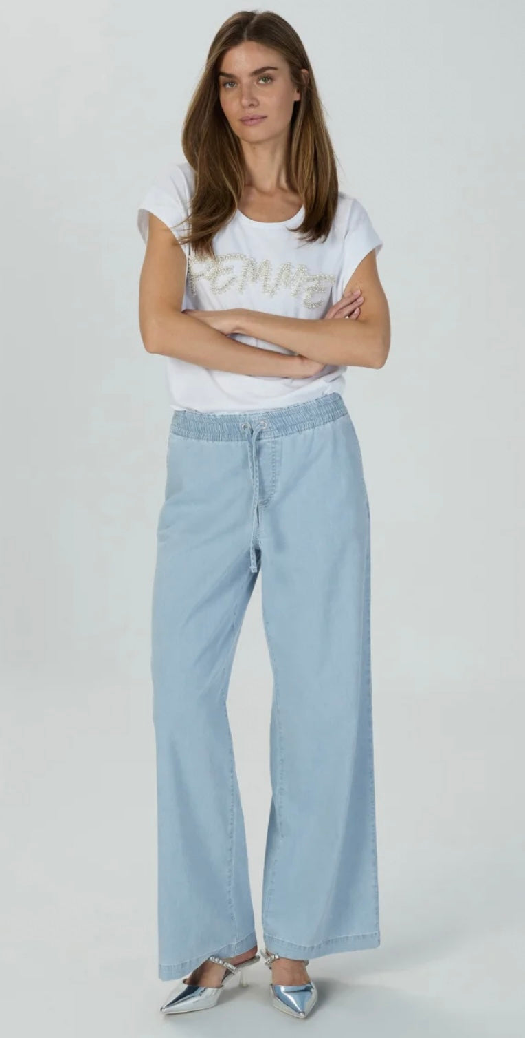 T-shirt with pearl embroidery