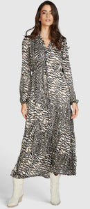 Maxi dress with
graphic animal print