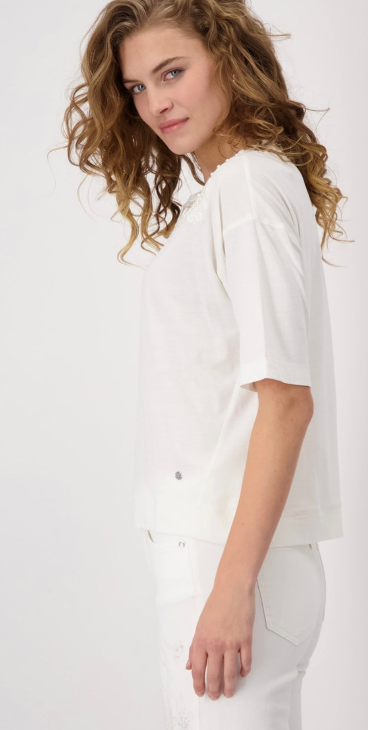 T-SHIRT WITH BEADS
COLOR:OFF WHITE