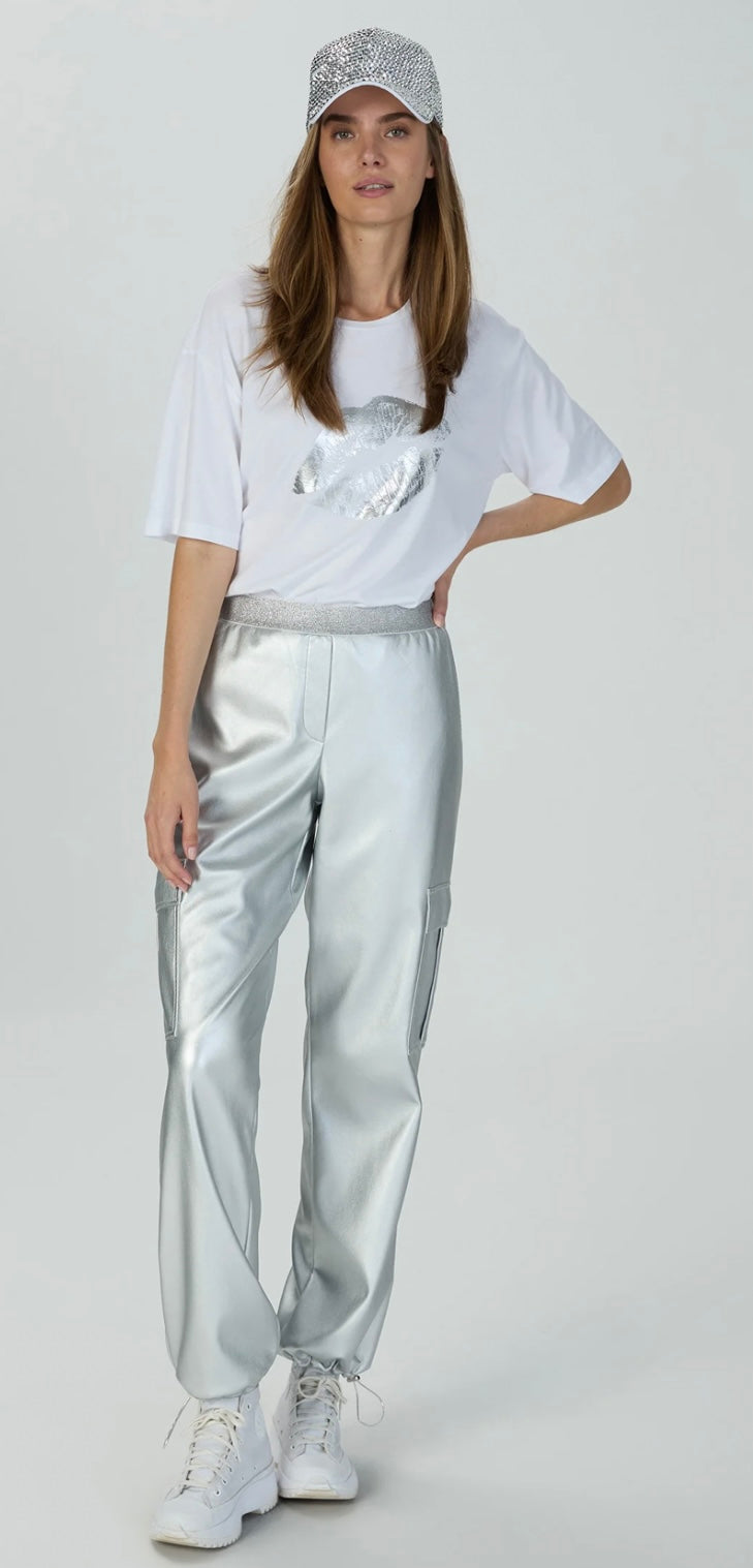 T-shirt with kissing mouth print in metallic look