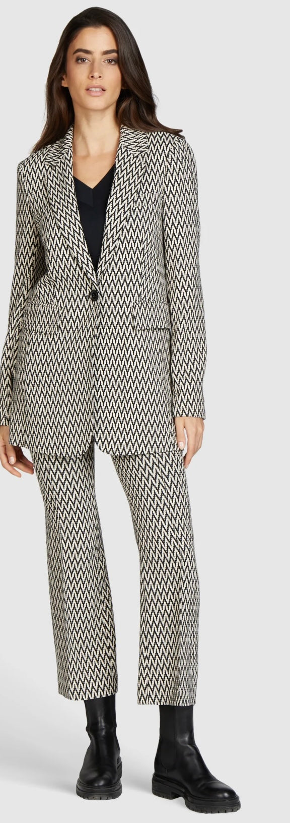 Long blazer in zig-zag pattern