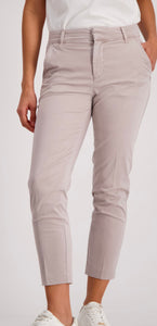 BUSINESS CHINOS
COLOR: "Dark linen”