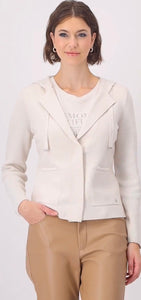 BLAZER WITH KNIT SLEEVES
COLOR: Creamy beige