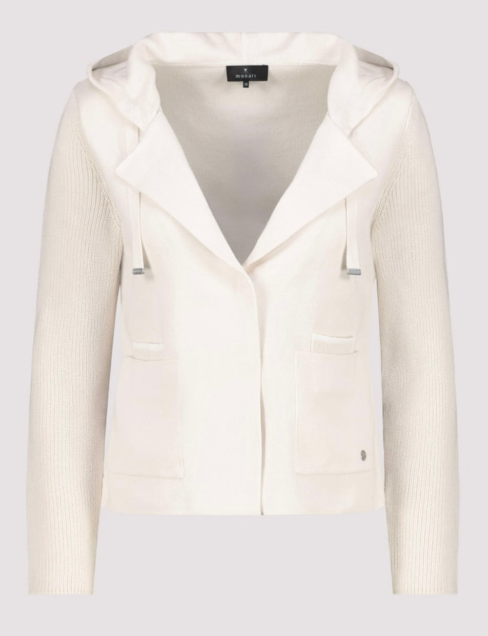 BLAZER WITH KNIT SLEEVES
COLOR: Creamy beige