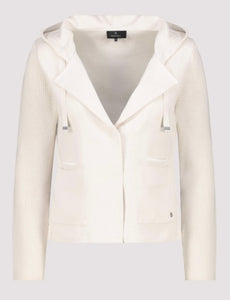 BLAZER WITH KNIT SLEEVES
COLOR: Creamy beige