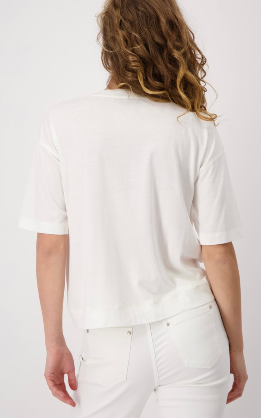 T-SHIRT WITH BEADS
COLOR:OFF WHITE