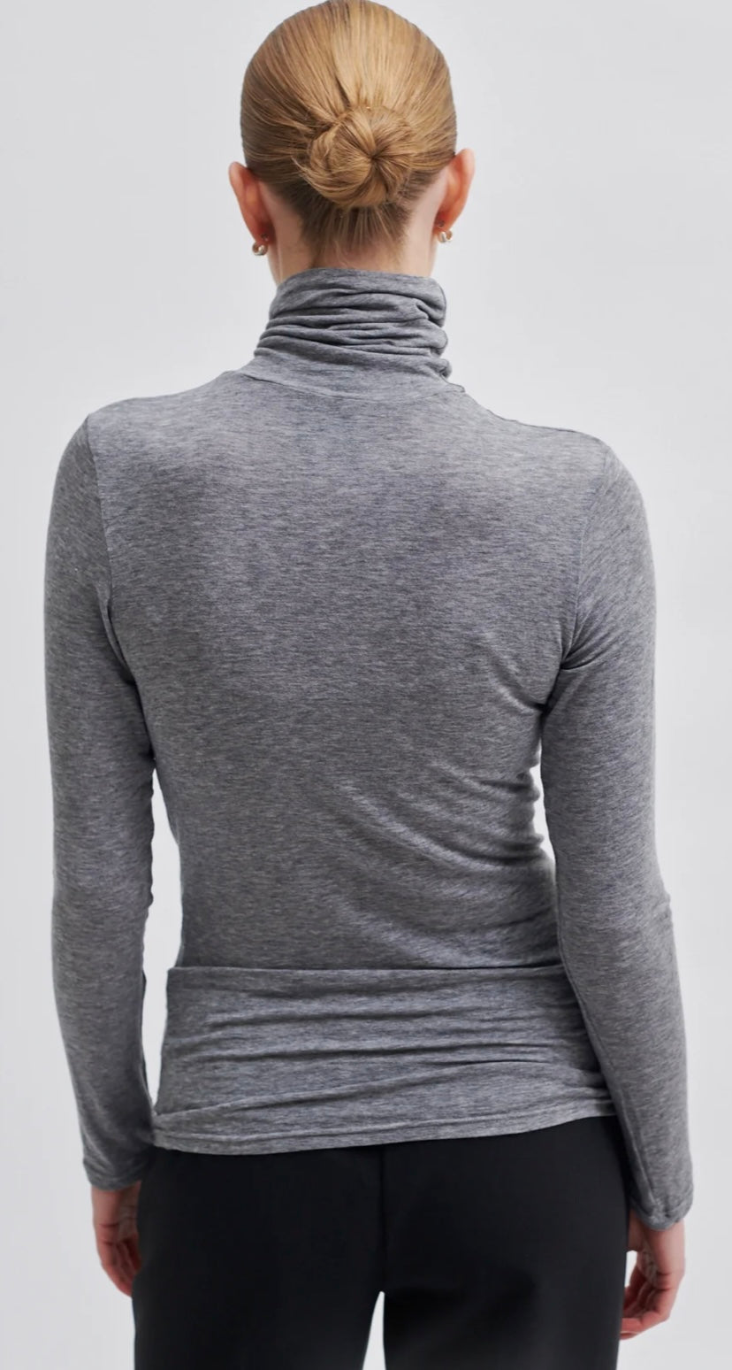 Matima T-Neck Tee in grey melange