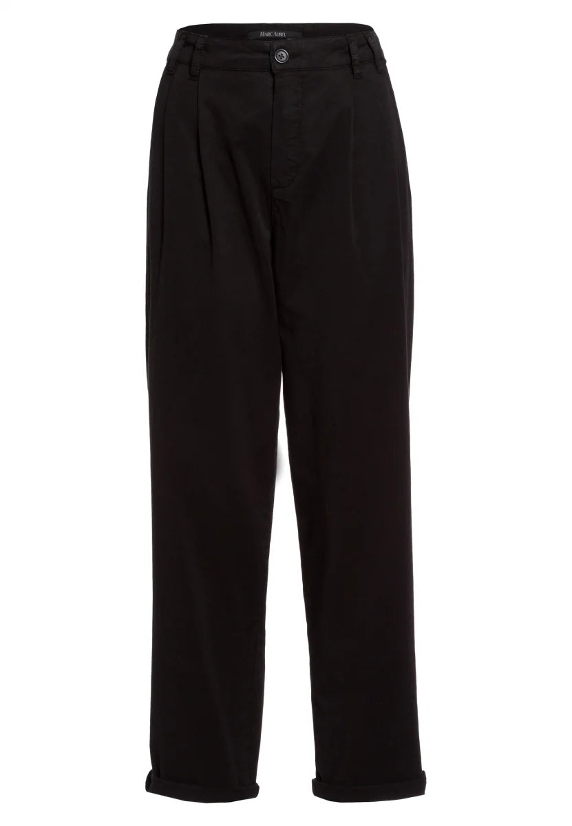 Pleated trousers made from a Tencel blend in black