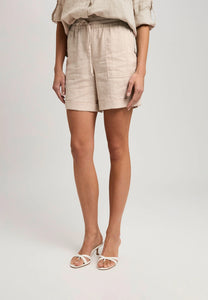 Linen shorts in desert