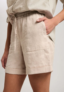 Linen shorts in desert
