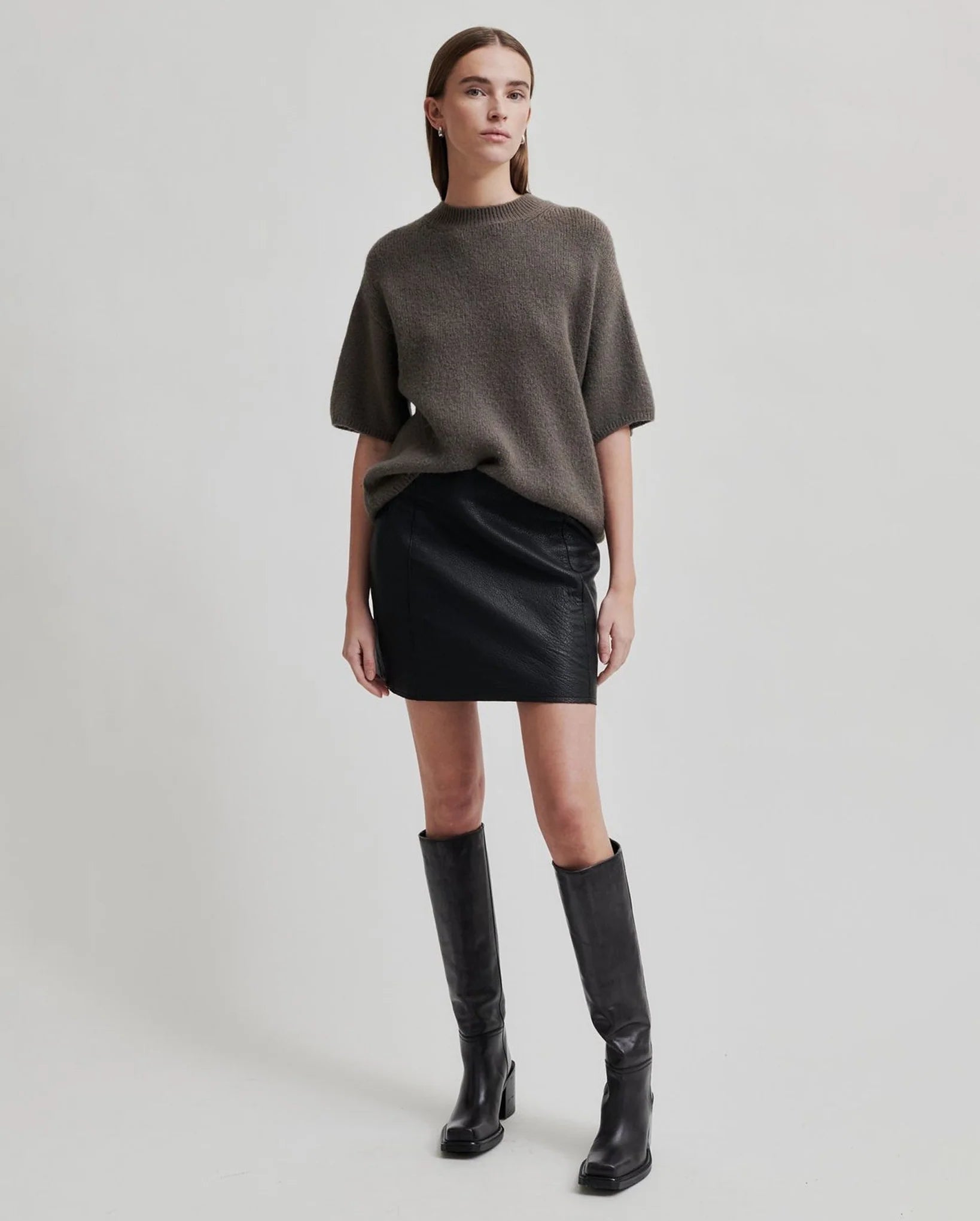 Wanda knit o neck in Turkish coffee