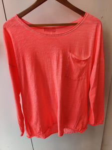 Pocket tee in neon coral