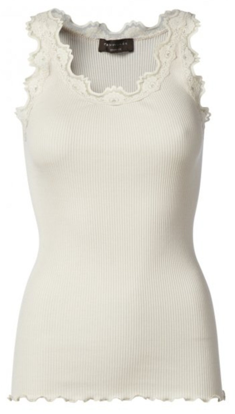 Iconic silk top with lace in Soft Powder