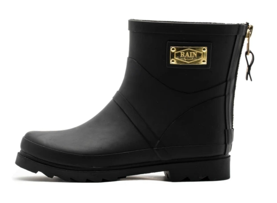 Rain by Lund Black Original Short