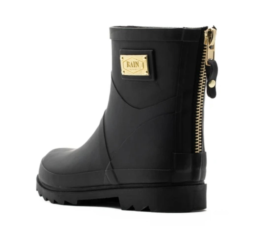 Rain by Lund Black Original Short