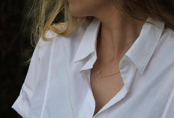 GOLD PAVE SMALL SIDE CROSS